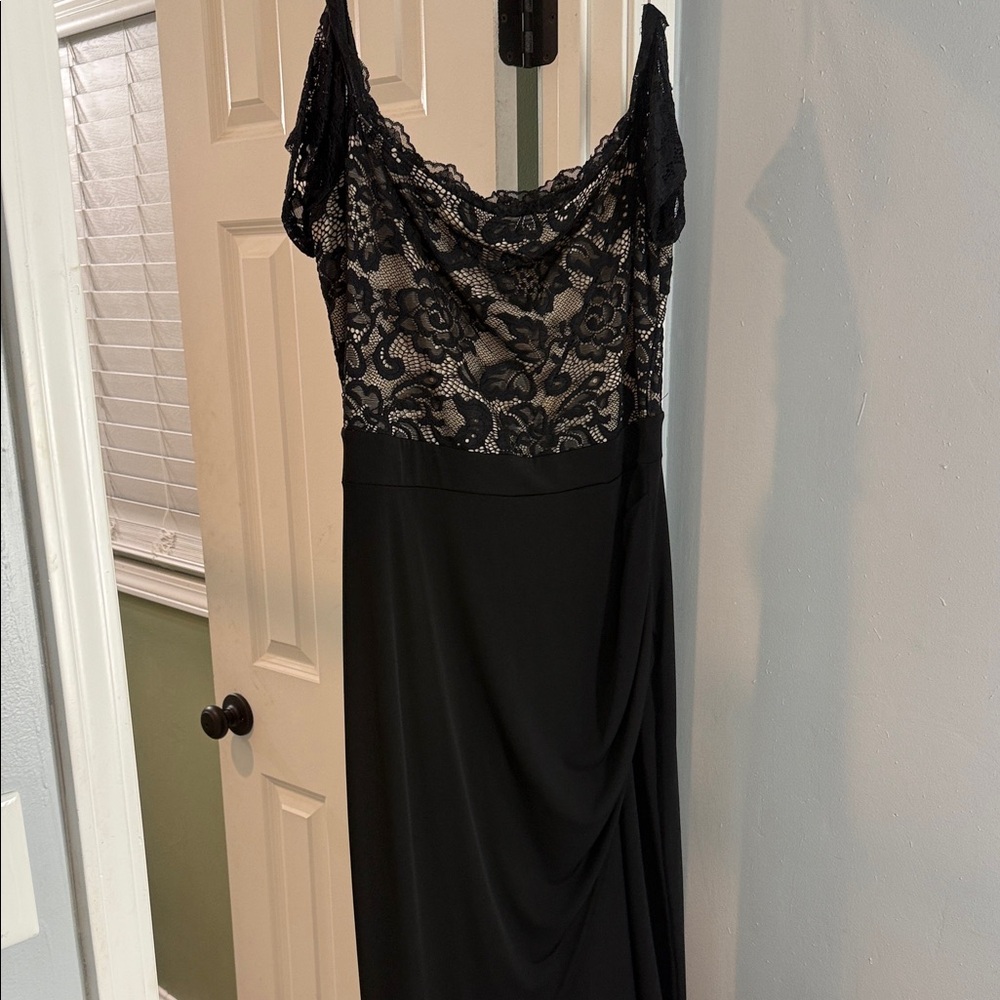 Elegant Black Lace Evening Dress